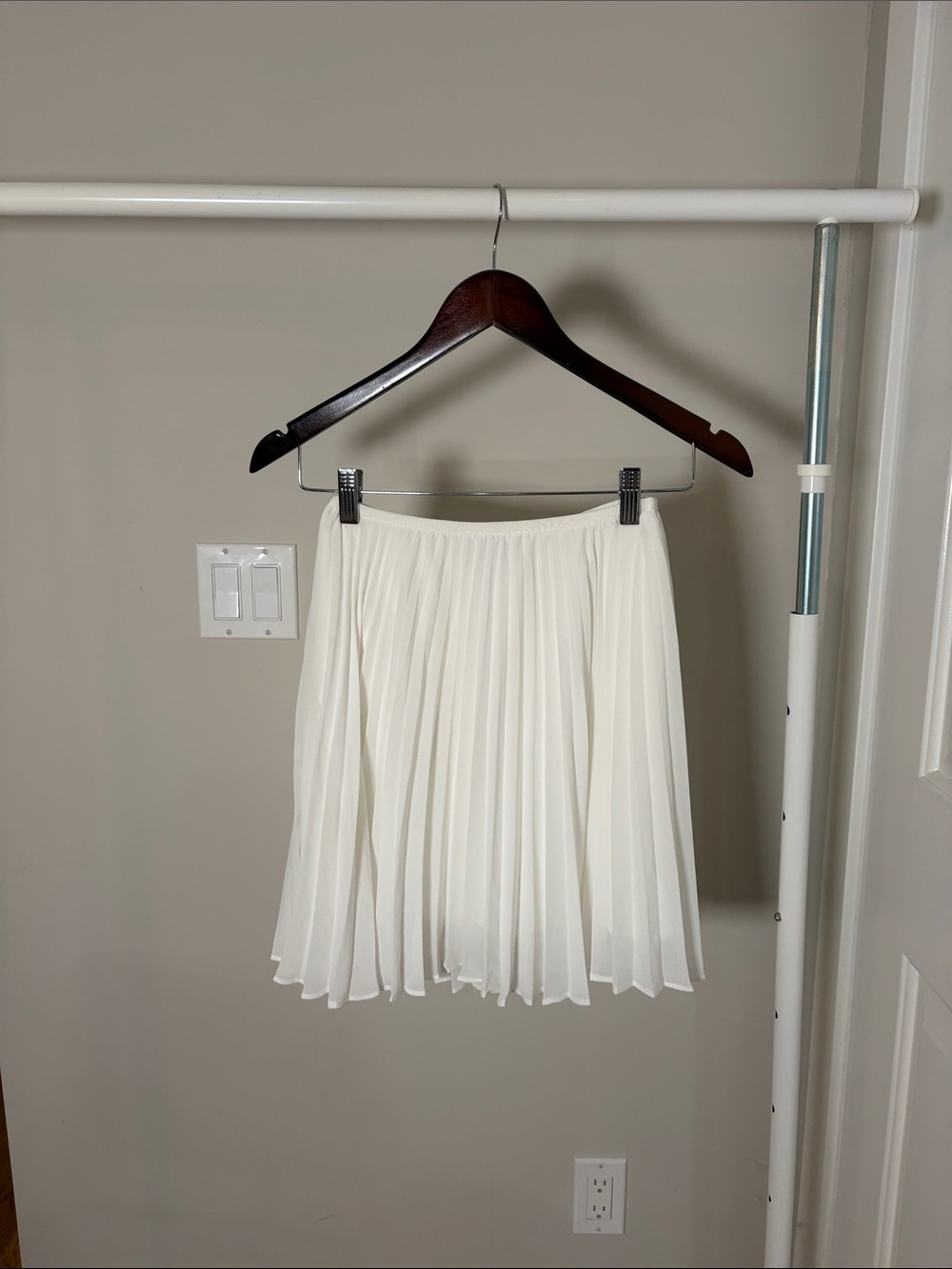 Aritzia / Babaton Women's Pleated Mini Skirt - White - XS